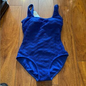 NWT  gottex women swiming one pieces
